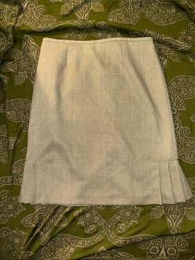 Tailored Light Beige Pencil Skirt with Pleated Hem